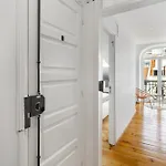 Whome Urban Tech Retreat, Modern Hubs For Remote Living Guest house Lisbon