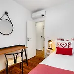 Guest house Whome Urban Tech Retreat, Modern Hubs For Remote Living Lisbon